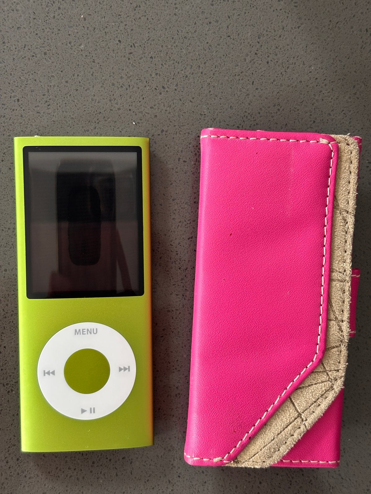 Apple iPod Nano 8GB (A1285, 4e gen) Groen met Roze Hoesje, Gebruikt, Ophalen of Verzenden, Nano, 2 tot 10 GB