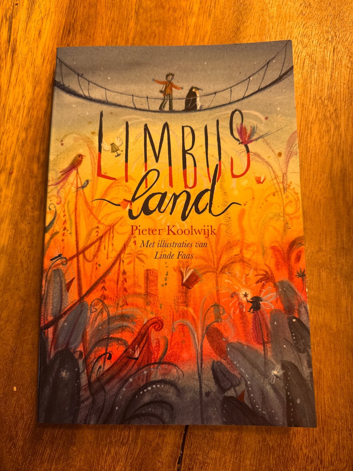 Limbusland - Pieter Koolwijk (met illustraties van Linde Faa, Boeken, Ophalen of Verzenden, Zo goed als nieuw, Fictie algemeen