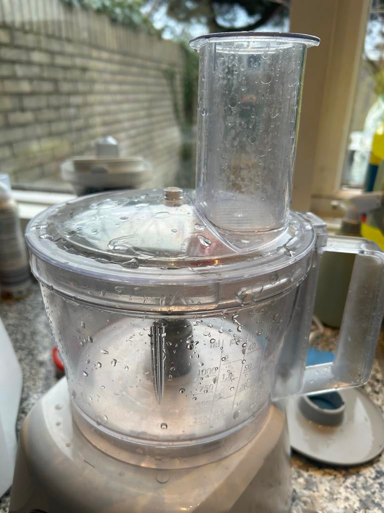 Bosch keukenmachine met motor en losse accessoires, Witgoed en Apparatuur, Keukenmixers, Niet werkend, 1 tot 2 liter, 3 snelheden of meer