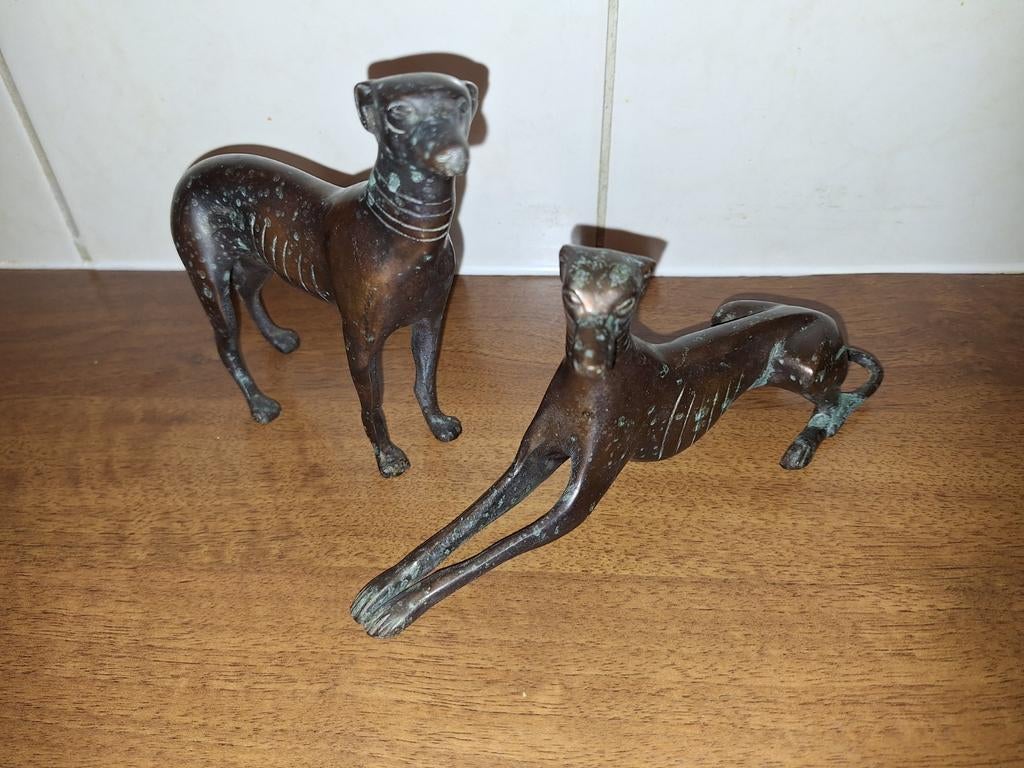 Twee bronzen beelden van Greyhounds, Ophalen, Brons