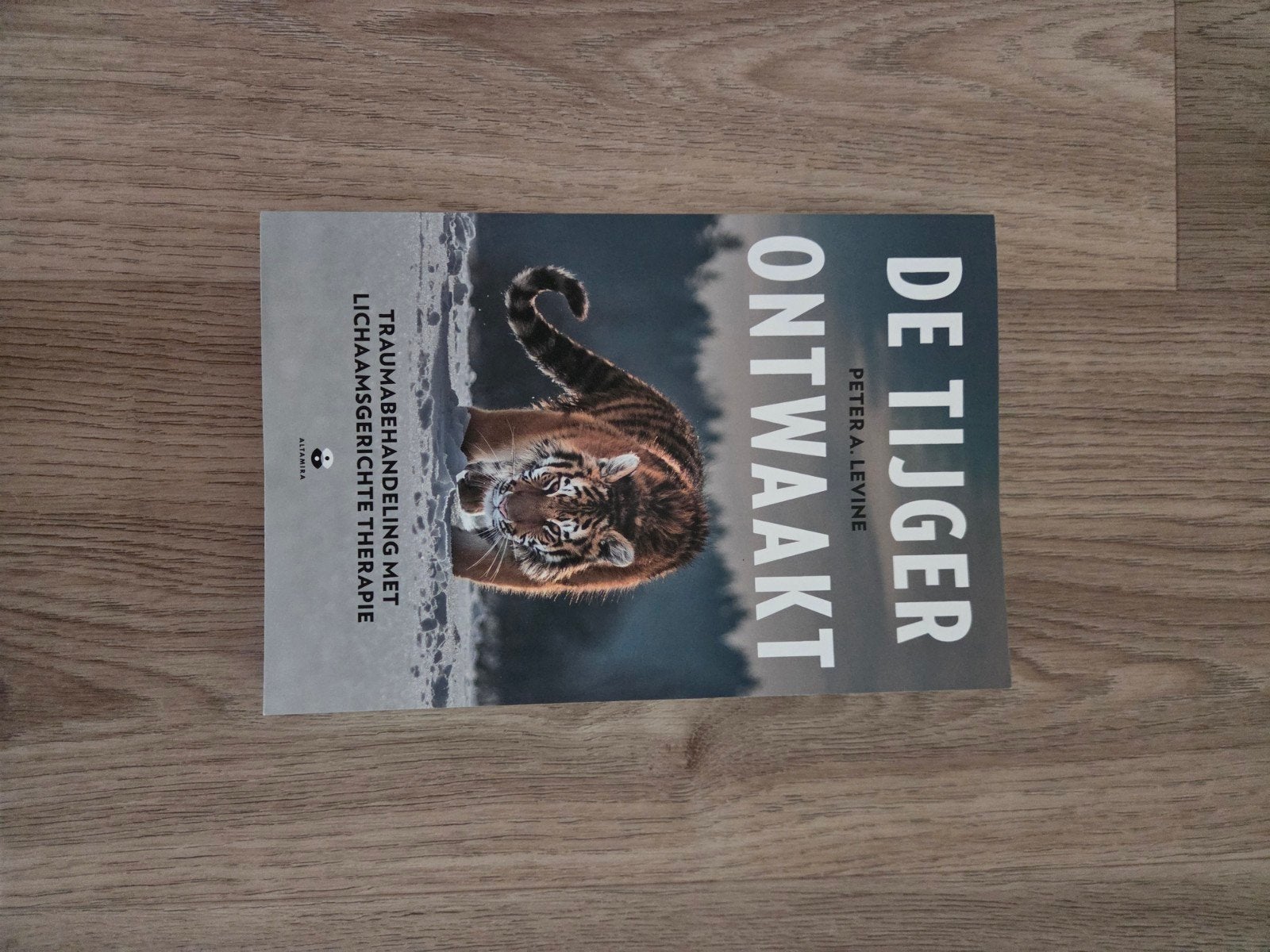 De Tijger Ontwaakt: Trauma en Lichaamsgerichte Therapie, Boeken, Ophalen of Verzenden, Nieuw