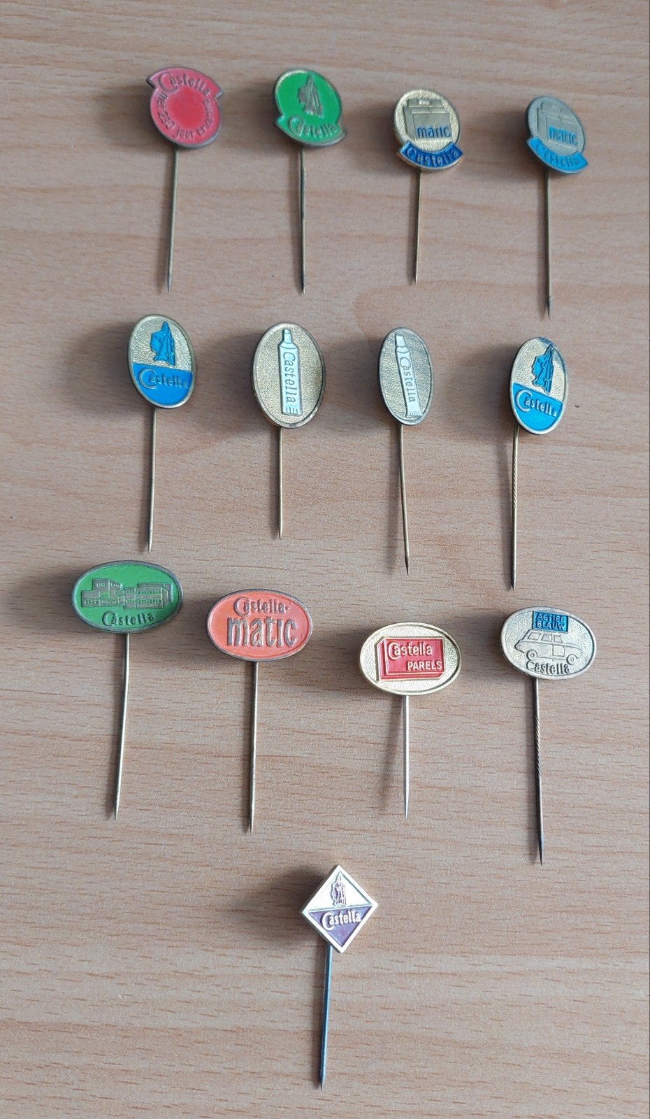 Verzameling van 13 vintage Castella speldjes, Ophalen of Verzenden, Gebruikt, Merk, Speldje of Pin