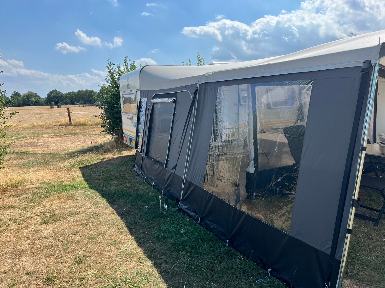 Knaus Sudwind 500 TU caravan rondzit vastbed, Caravans en Kamperen, Caravans, Rondzit, Bedrijf, Dwarsbed, Knaus