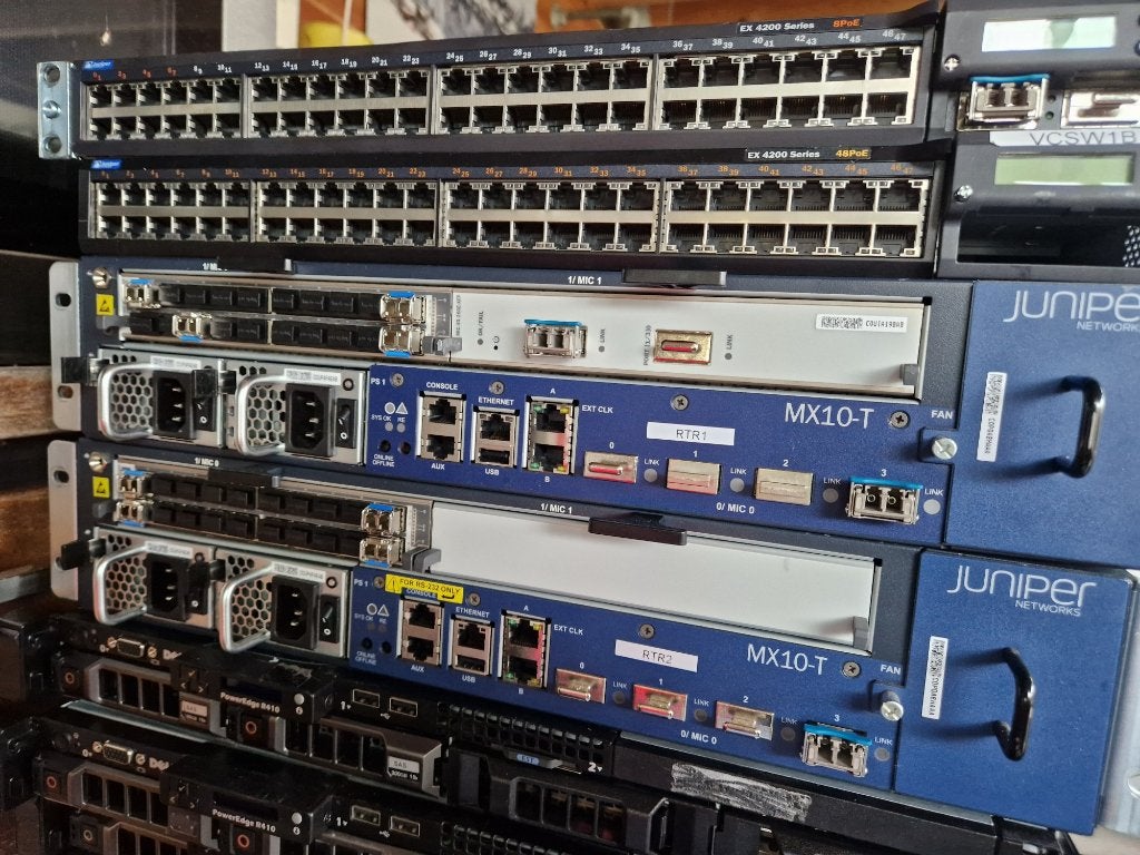2 stuks Juniper MX10-T Router met 1G/10G ethernet modules, Ophalen of Verzenden, Refurbished, Router, Juniper