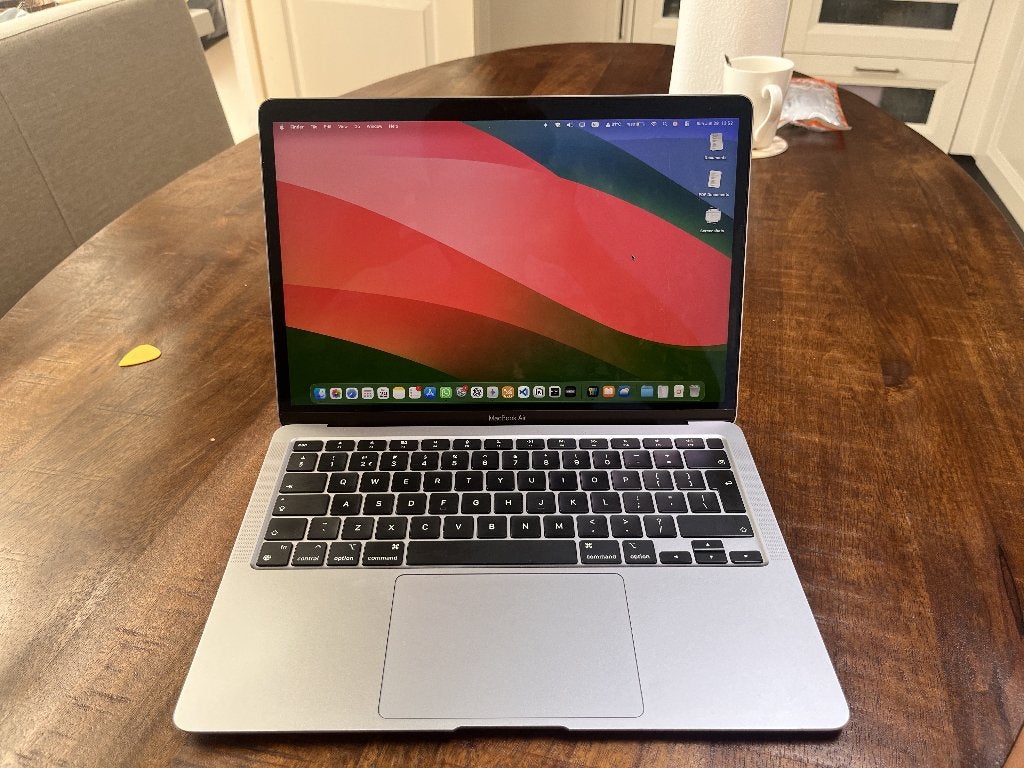 Macbook Air M1 Silver Gray Excellent Condition 8GB RAM, 256 GB, Qwerty, 8 GB, 13 inch