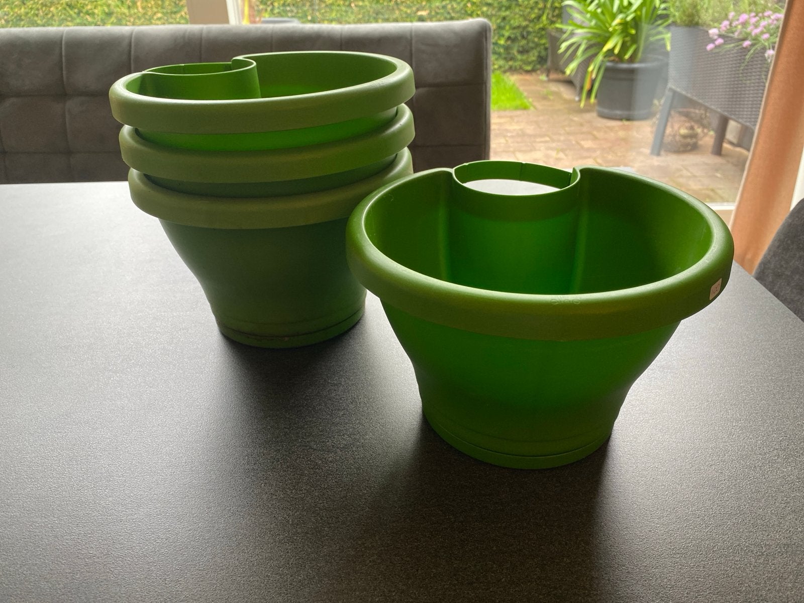 4 groene Elho bloempotten voor regenpijp/paal, Tuin en Terras, Bloempotten, Kunststof, Gebruikt, Balkon, Ophalen of Verzenden