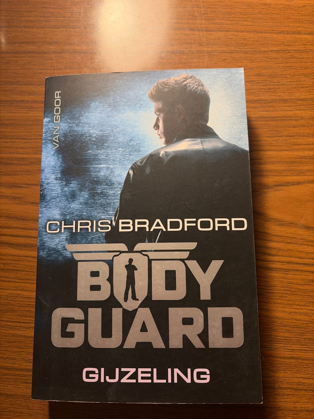 Bodyguard: Gijzeling - Chris Bradford (Zo goed als nieuw), Ophalen of Verzenden, Zo goed als nieuw