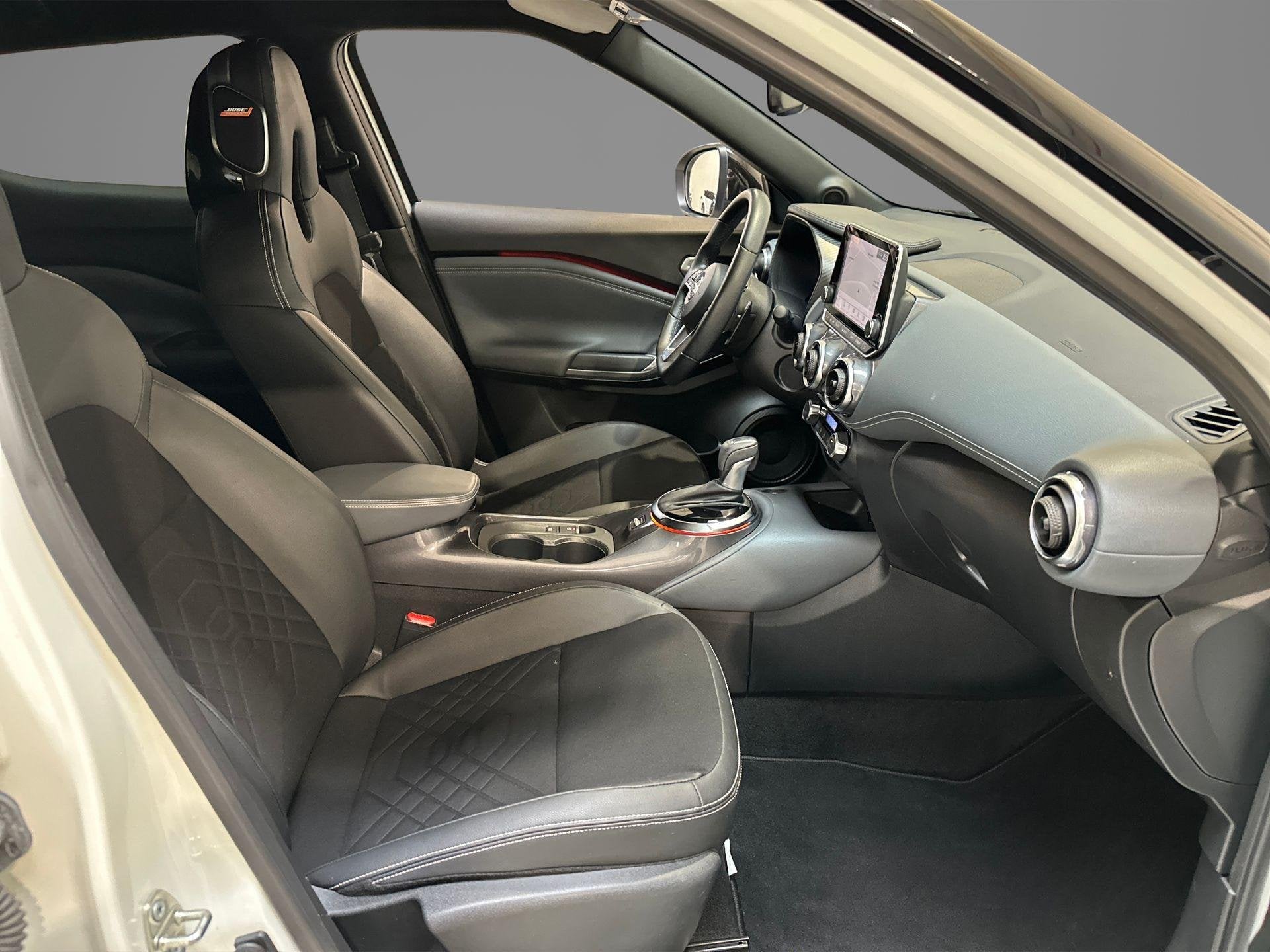 Foto 31 van Nissan Juke 1.0 DIG-T Tekna 114PK | Automaat | BOSE Audio |