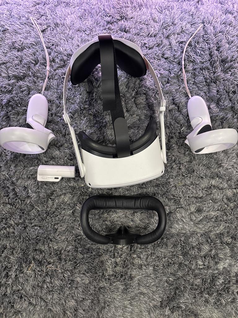 Oculus Quest 2 VR-bril met accessoires, Ophalen of Verzenden, Zo goed als nieuw, VR-bril, Overige platformen