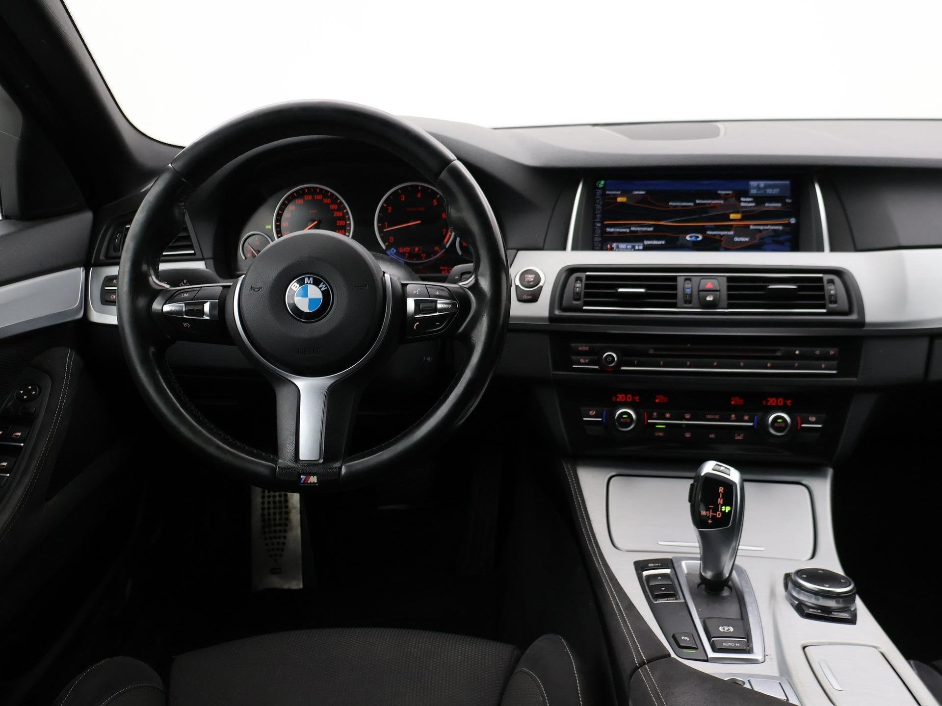 BMW 5-serie Touring 520i 260 PK M-SPORT INTERIEUR + EXTERIEU, Auto's, Automaat, Automatische klimaatregeling, Gebruikt, Euro 6
