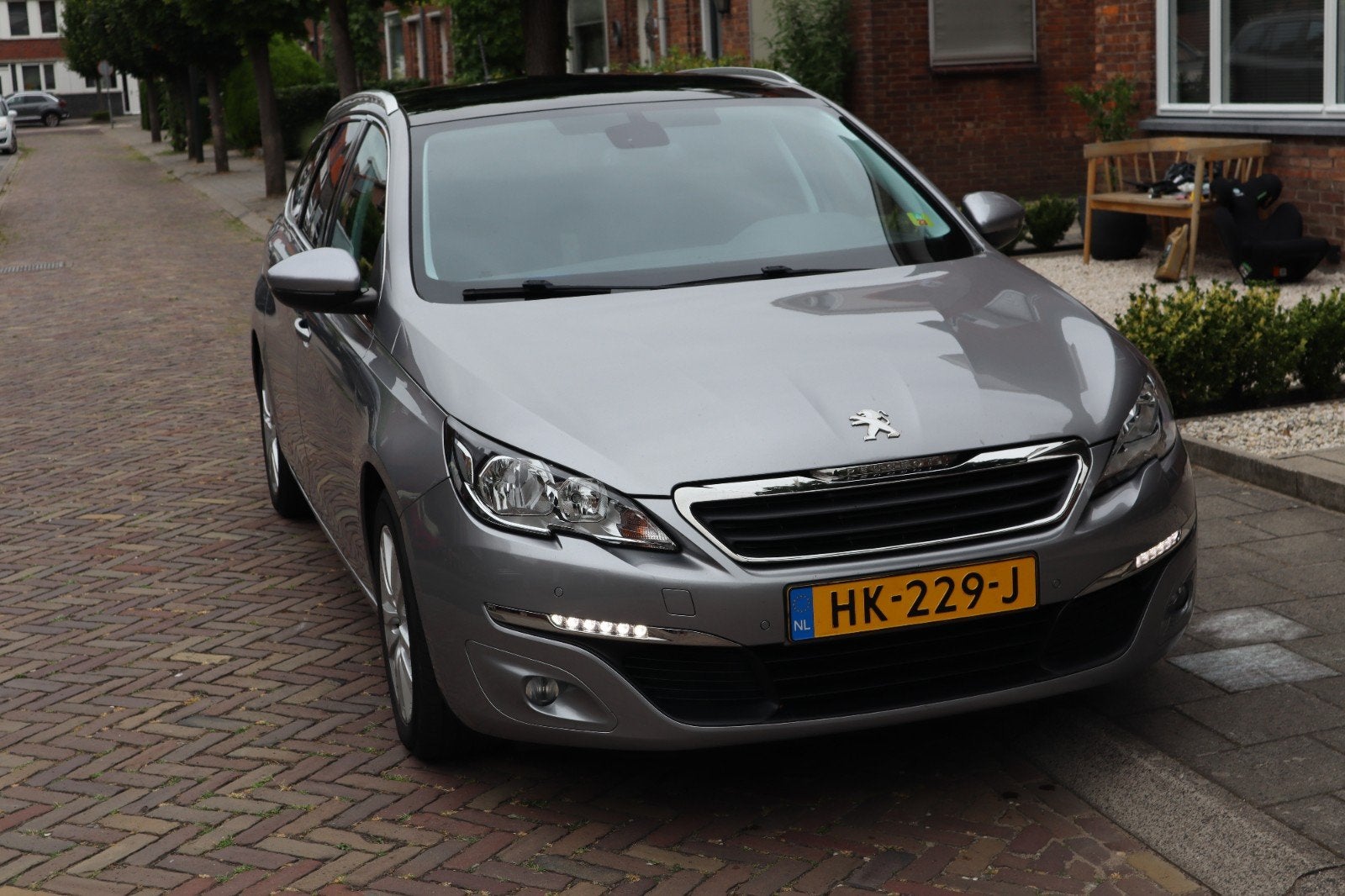 Peugeot 308 1.2 E-thp 81KW/110PK SW 2015 Grijs nwe dis. riem, Auto's, Peugeot, Voorwielaandrijving, Stof, Parkeersensor, 1199 cc