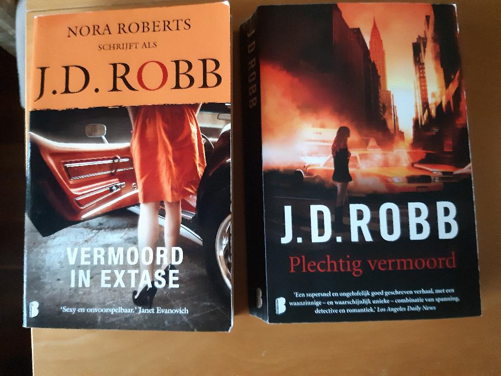 2 SF Politieromans J.D. Robb, Boeken, Ophalen of Verzenden, Gelezen, J.D. Robb, Amerika