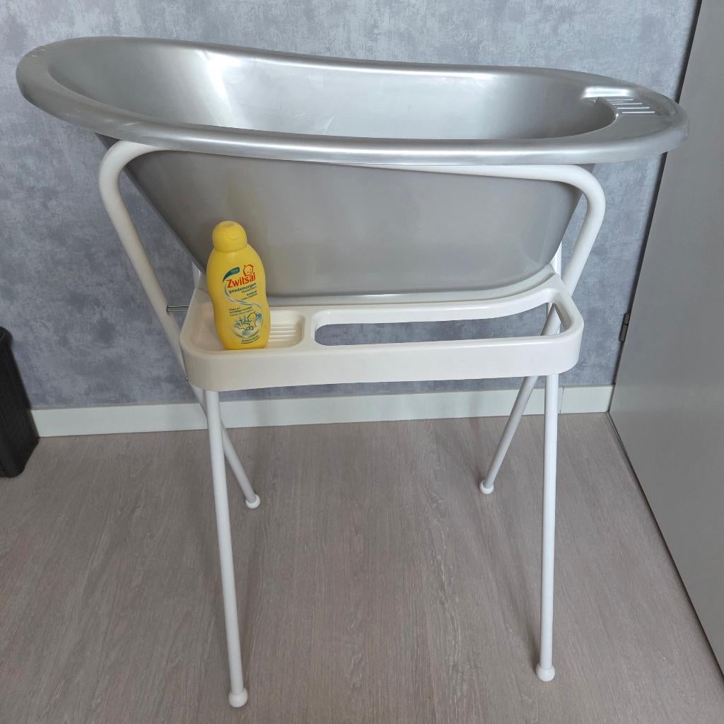 Babybad met standaard., Kinderen en Baby's, Badjes en Verzorging, Zo goed als nieuw, Badje, Standaard, Ophalen