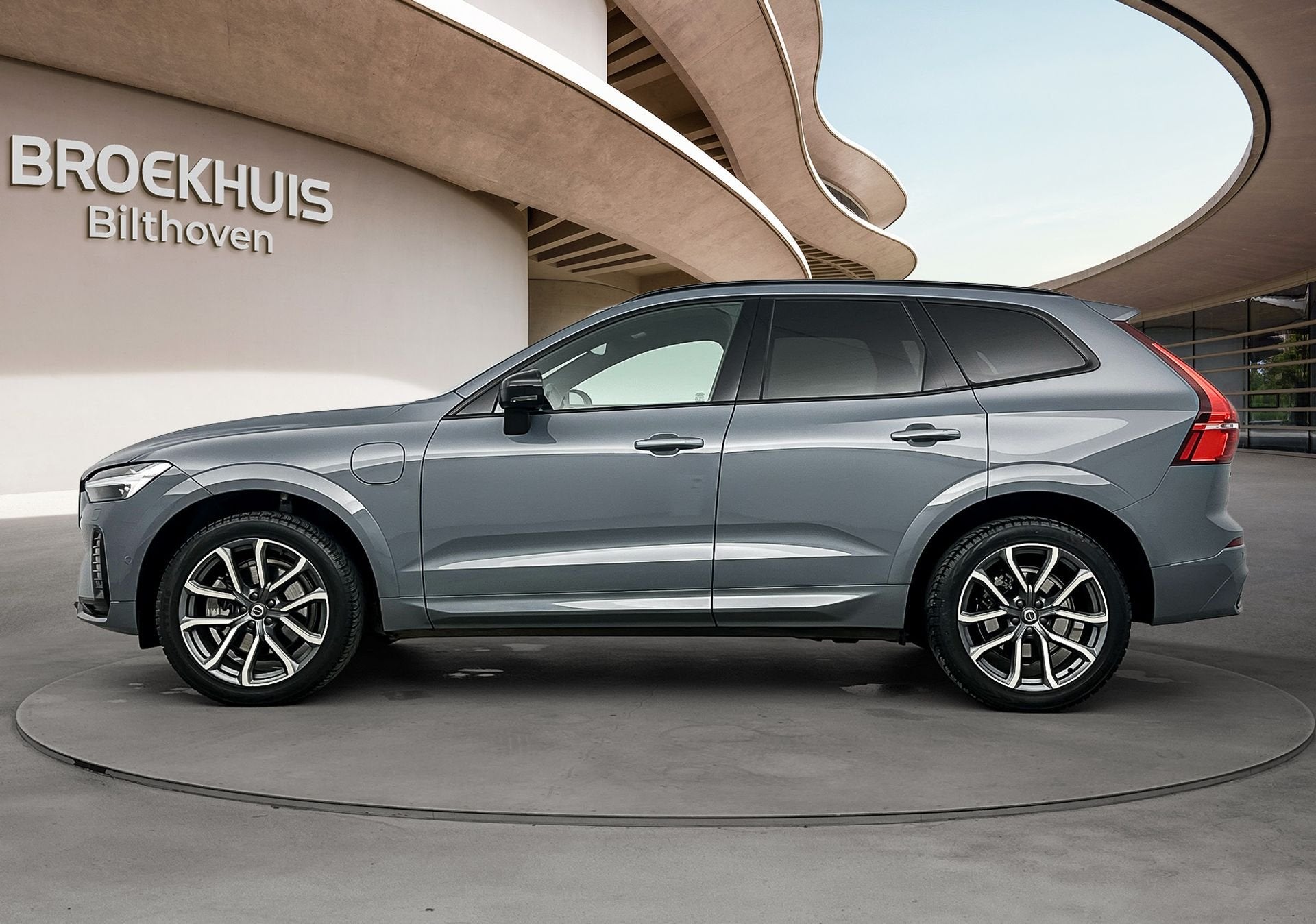 Volvo XC60 T6 R-Design, Gebruikt, 4 cilinders, 138 €/maand, Bedrijf