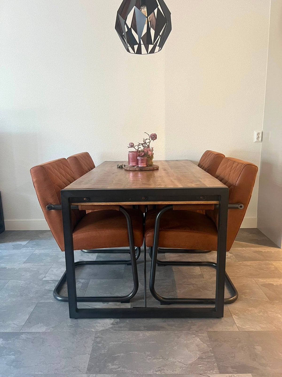 Eettafel met 4 comfortabele cognac stoelen, Huis en Inrichting, Tafels | Eettafels, Industrieel, Modern, 50 tot 100 cm, Zo goed als nieuw