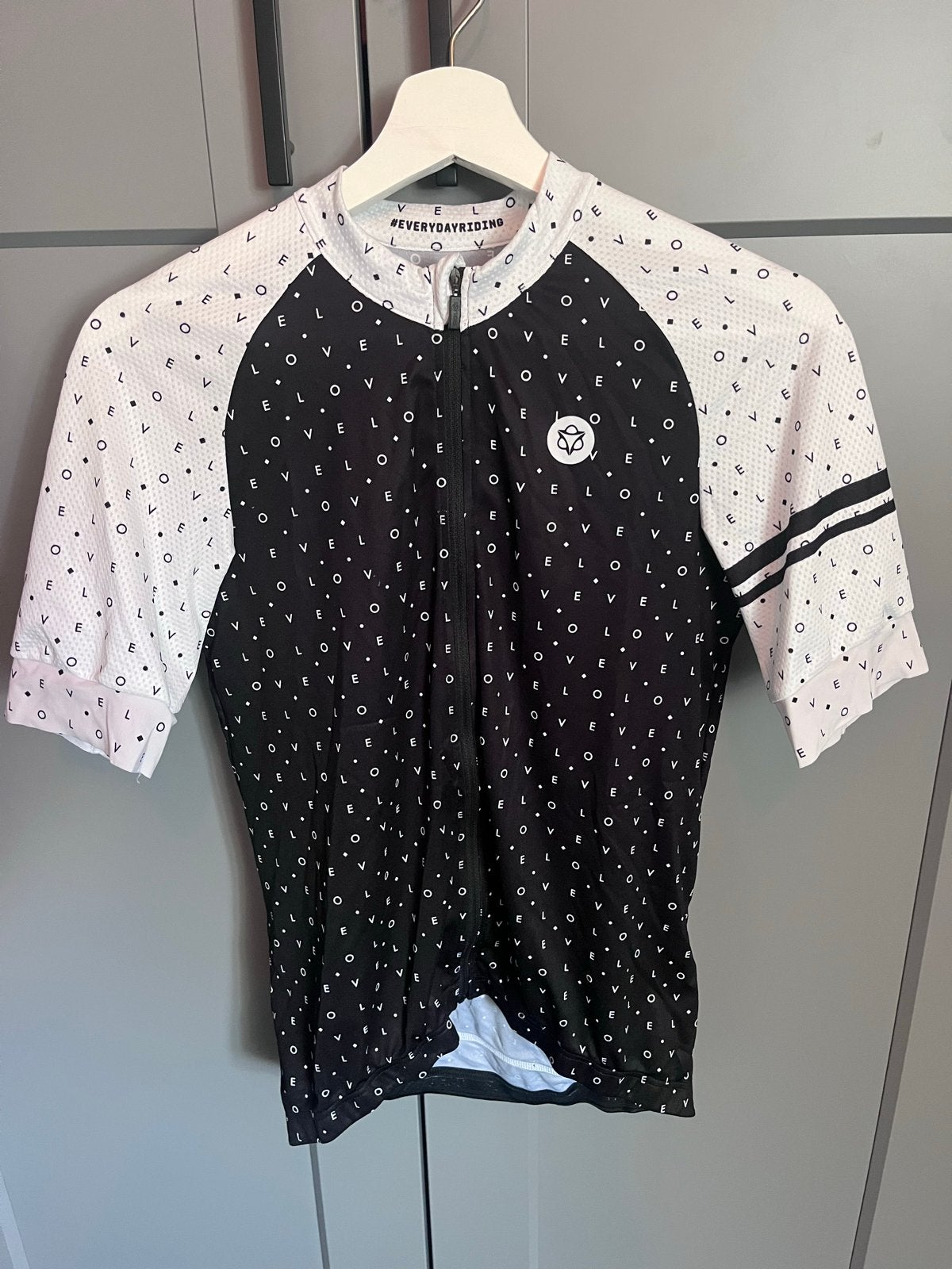 Twee mooie dames wielrenshirts M/L, Overige maten, Ophalen of Verzenden, Zo goed als nieuw, Dames