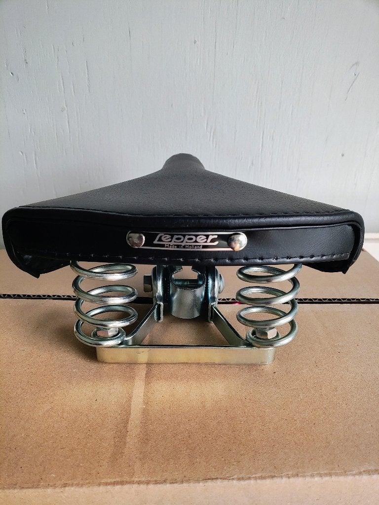Lepper zadel nieuw, Fietsen en Brommers, Ophalen, Overige materialen, Nieuw, Lepper