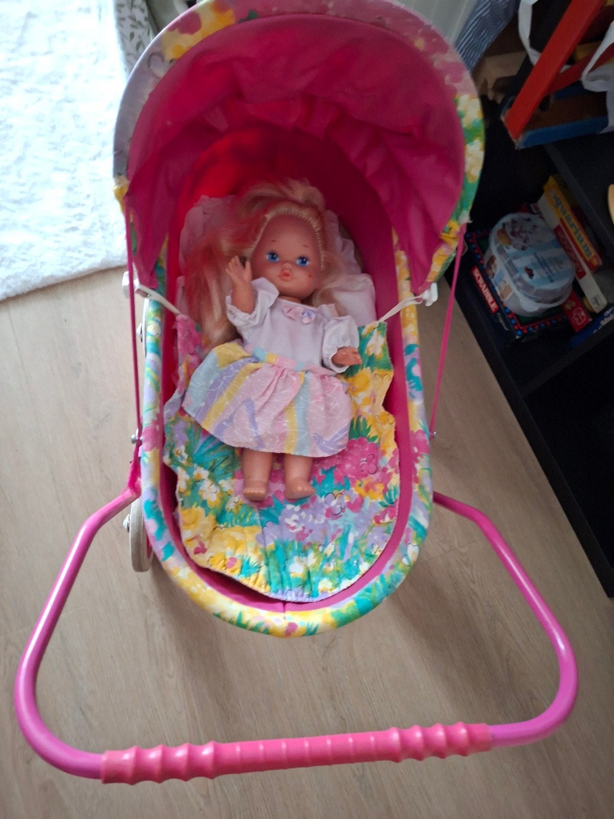 Roze prachtige poppenwagen met pop, Kinderen en Baby's, Speelgoed | Poppen, Ophalen, Zo goed als nieuw, Babypop
