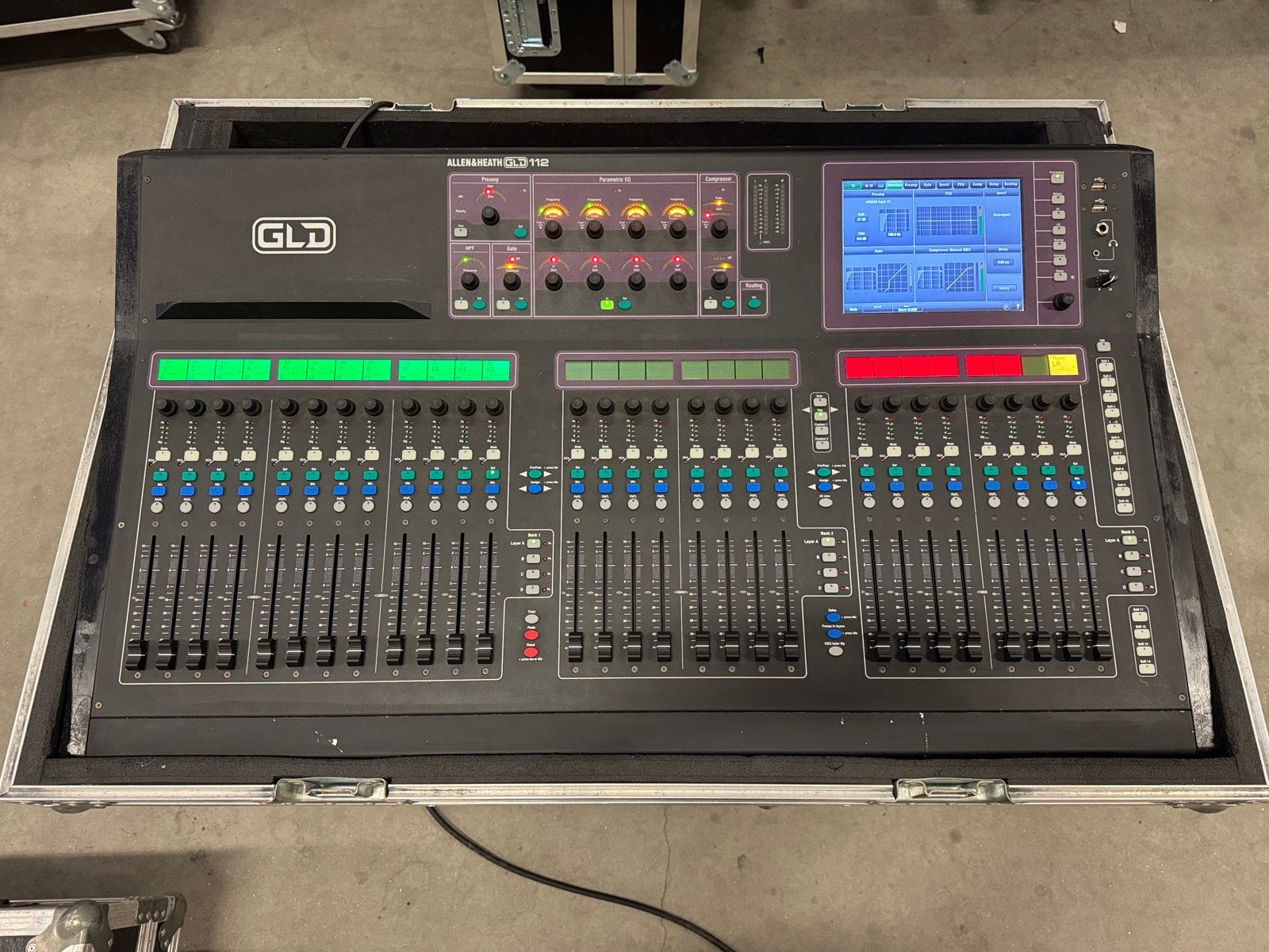 Allen&Heath GLD 112 met Dante kaart en flightcase, Muziek en Instrumenten, Ophalen, Gebruikt, 20 kanalen of meer