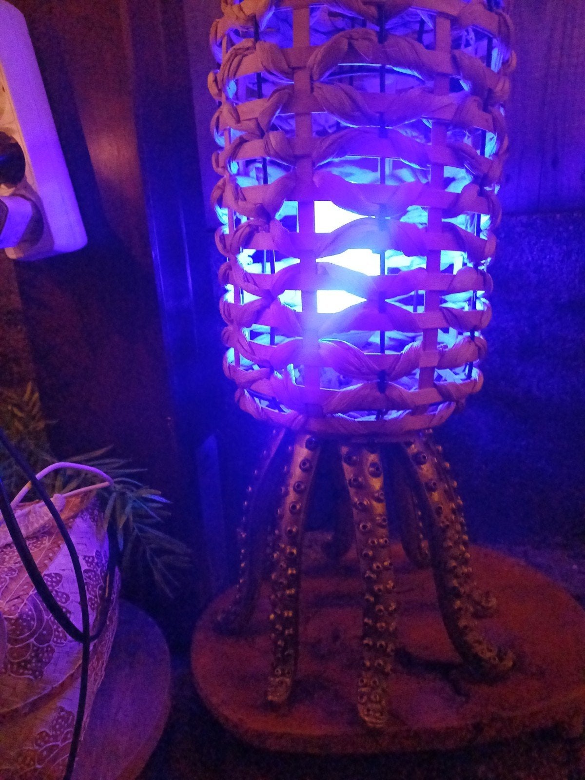 Unieke handgemaakte lamp met octopusvoet en rieten kap, Ophalen of Verzenden