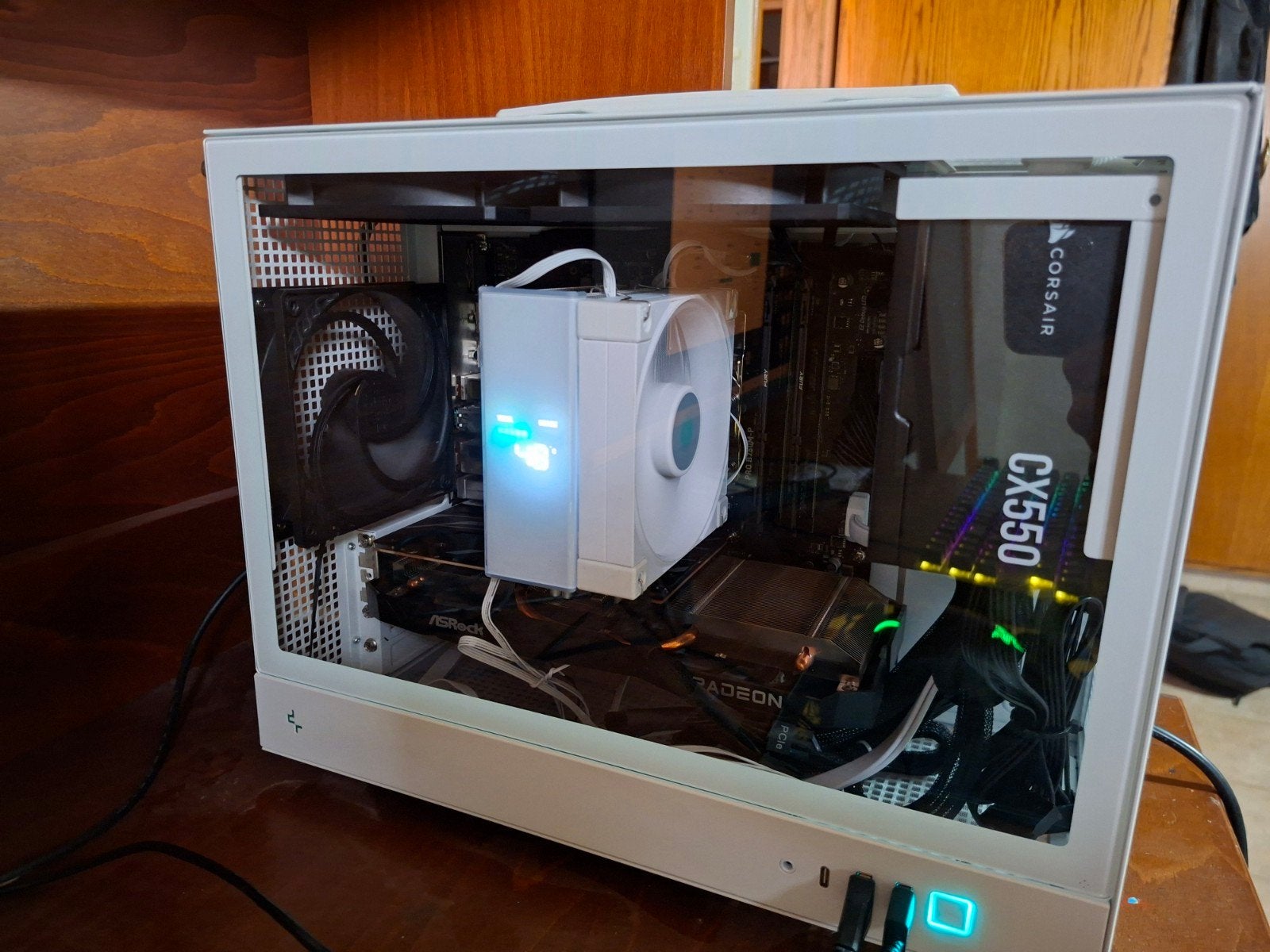 Custom gaming pc / 16gb ddr5 / rx 6600 / i3-12100f / 1tb ssd, Computers en Software, Ophalen, I3 12100f, Zo goed als nieuw, Gaming