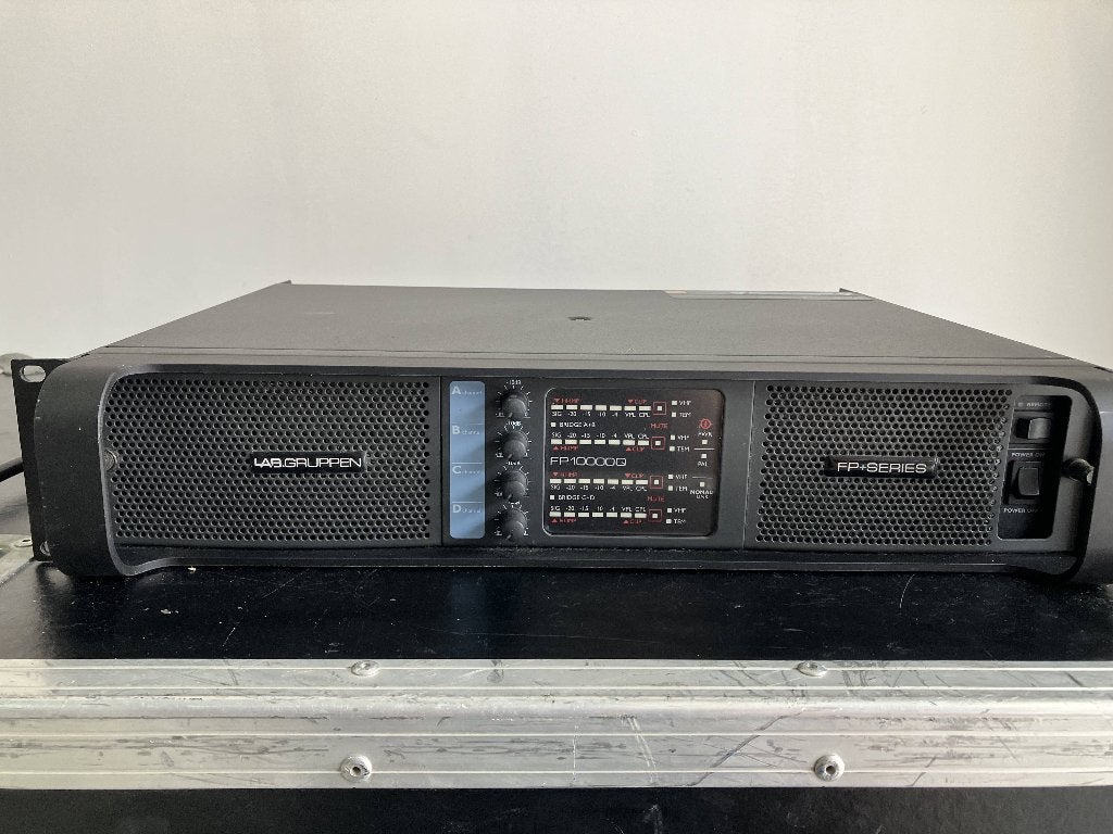 Lab gruppen FP10000Q versterker origineel 4x 2100W op 4 Ohm, Ophalen, Zo goed als nieuw, Licht, Geluidgestuurd