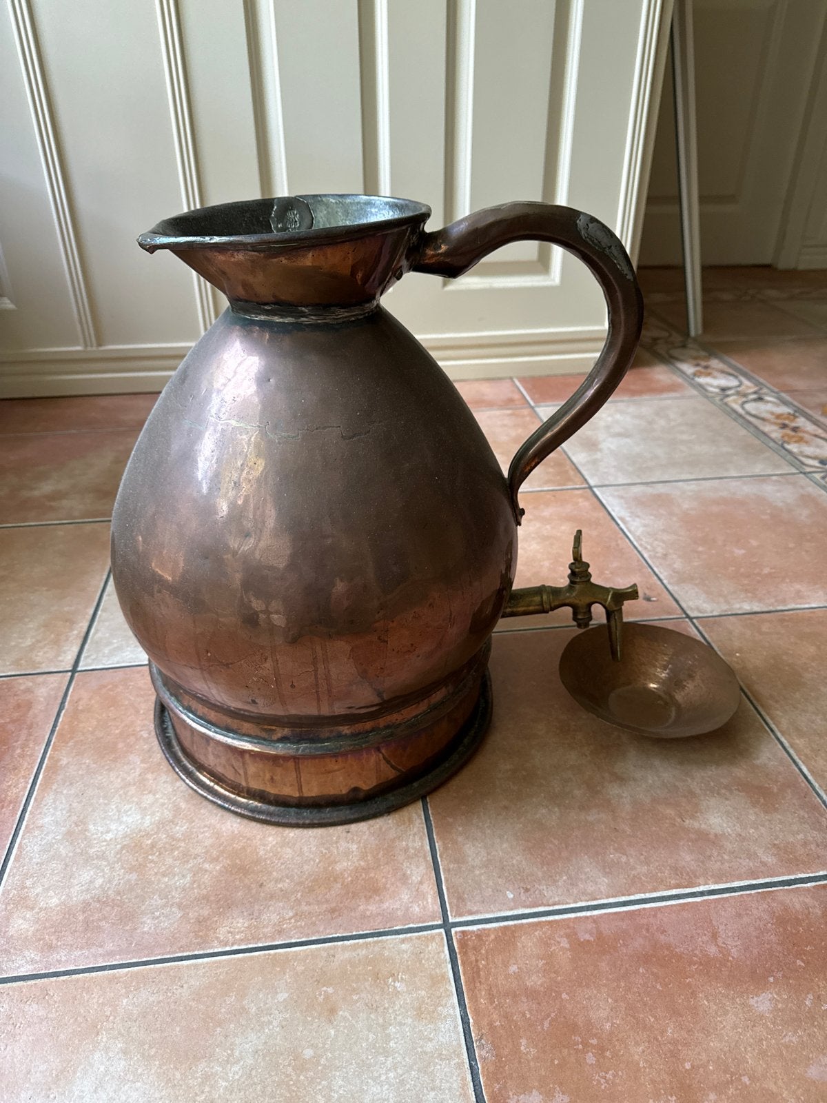 Antieke Koperen Water/olie kan met Kraan en Schaal, Antiek en Kunst, Antiek | Koper en Brons, Ophalen, Koper