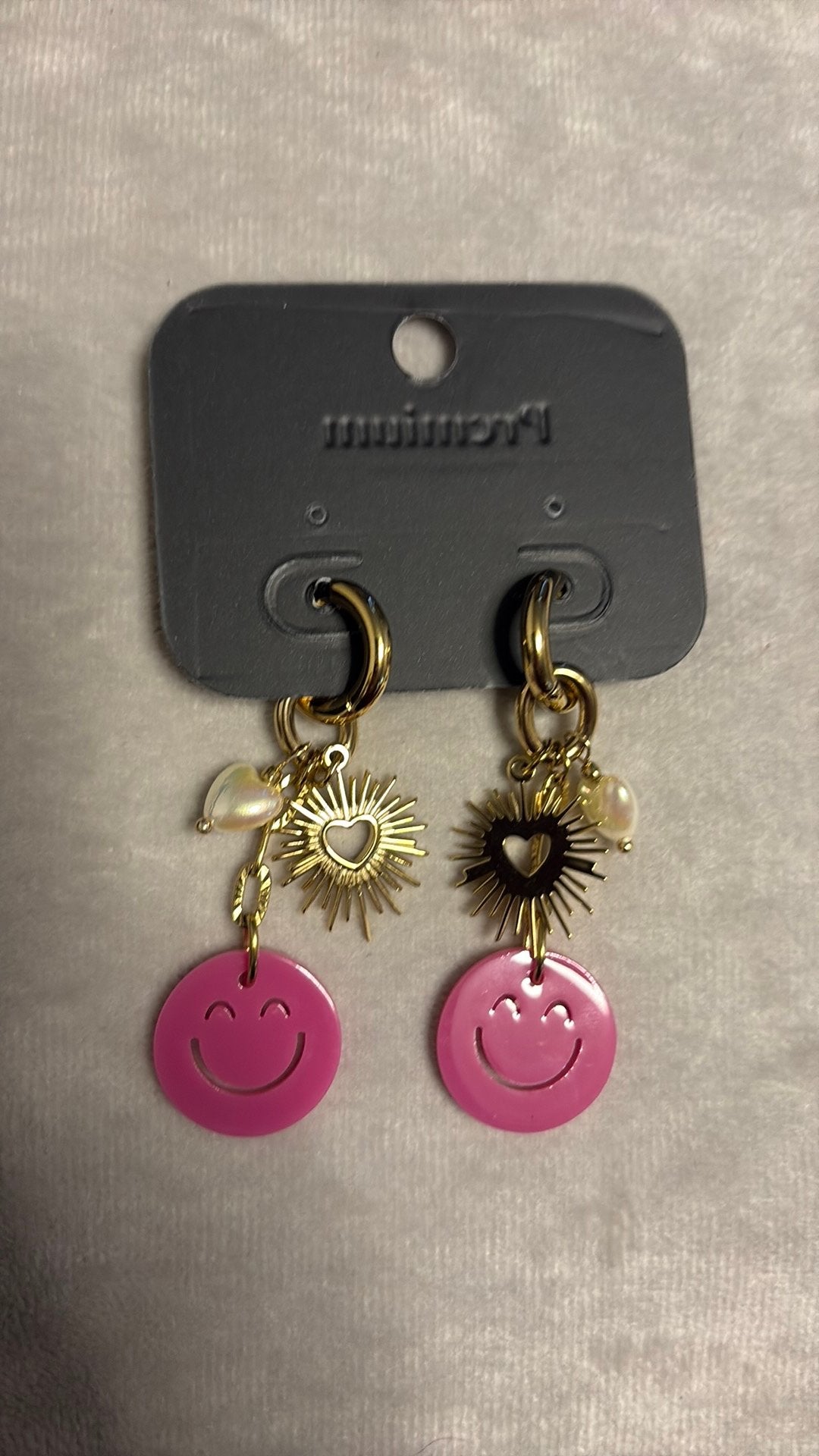 Leuke oorbellen met smiley en hartjes, Overige materialen, Hangers, Verzenden, Zo goed als nieuw
