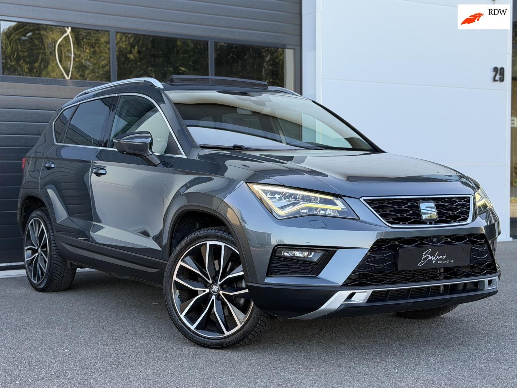 Seat Ateca 1.5 TSI Xcellence Panodak|Automaat|Leder|Dealeron, Auto's, Zwart, 4 cilinders, 150 pk, Ateca