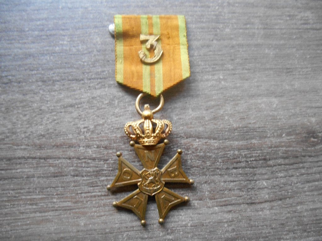 Vierdaagse medaille NBvLO 1ste - 2de keer en 3de keer, Ophalen of Verzenden, Landmacht, Nederland, Lintje, Medaille of Wings