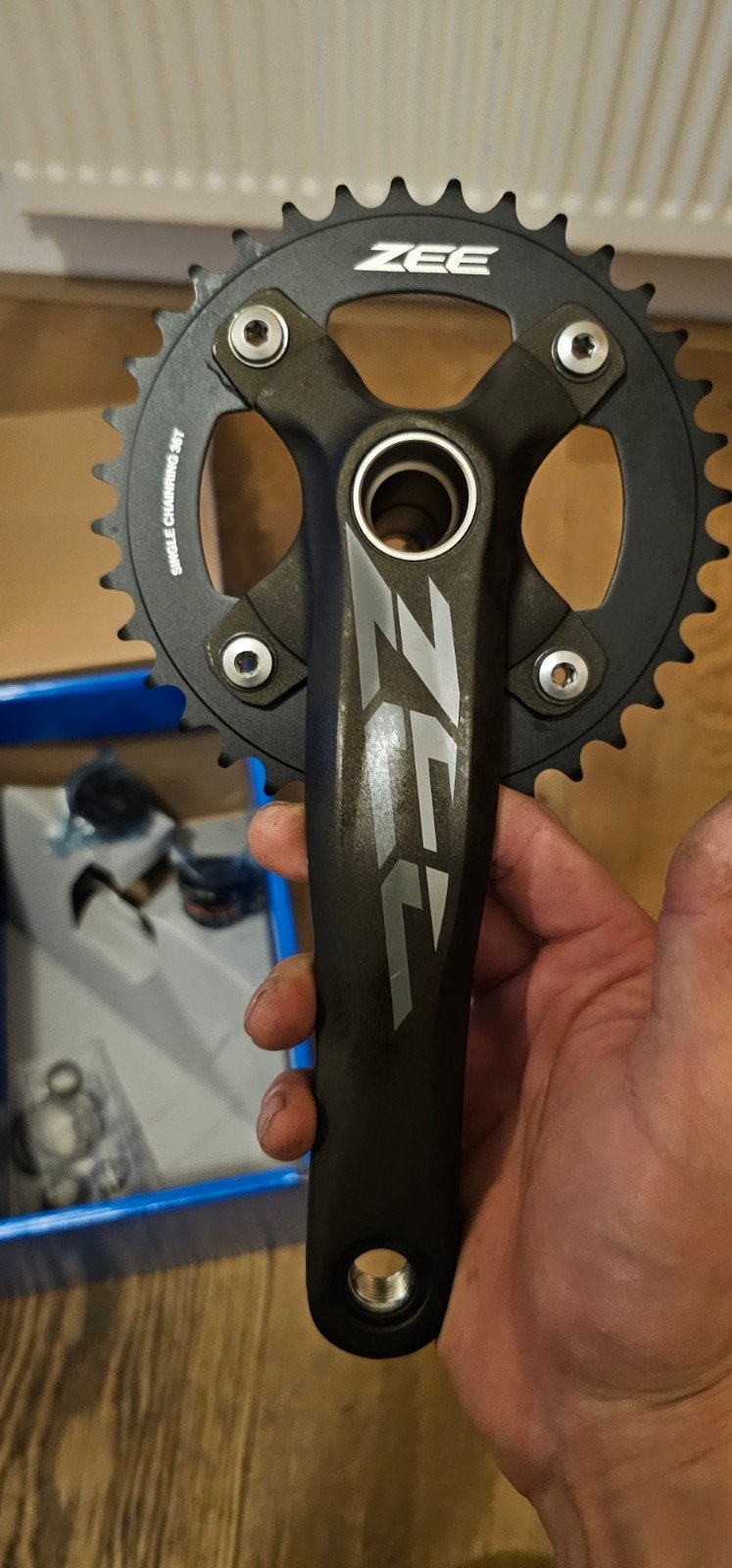 Shimano Crankstel Zee 83mm, Crankstel of Pedalen, Nieuw, Ophalen of Verzenden, Aluminium