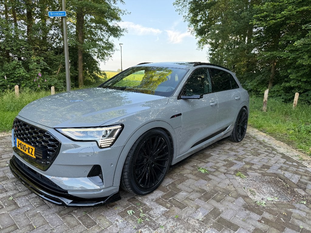 Audi e-tron 55 quattro–RSQ8 Look–Nardo Grijs–Uniek exemplaar, Auto's, Audi, Automaat, 131 €/maand, 1800 kg, Zwart
