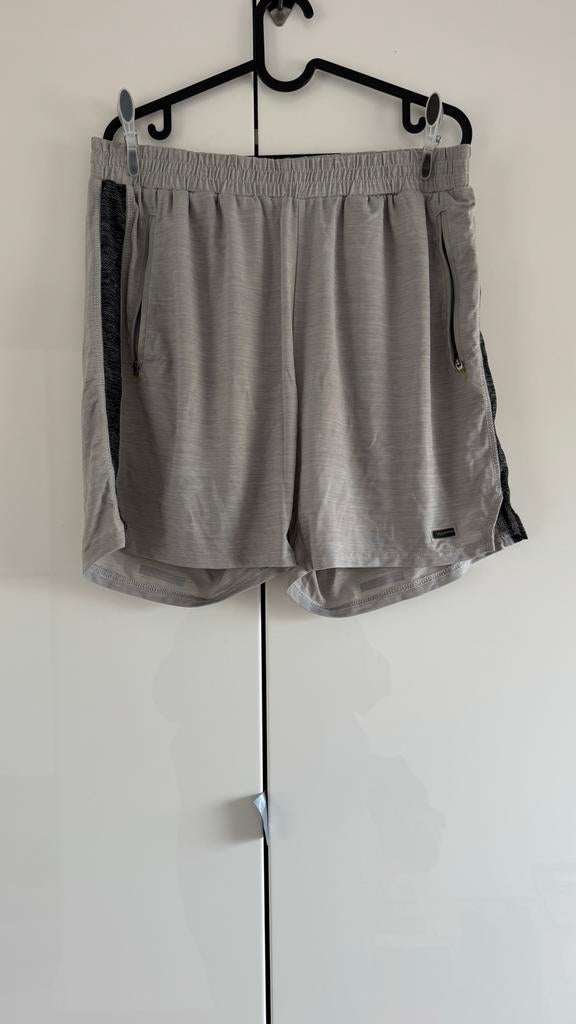 Grijs sportbroekje met reflectie strepen, Kleding | Heren, Sportkleding, Overige maten, Ophalen of Verzenden, Hardlopen of Fietsen