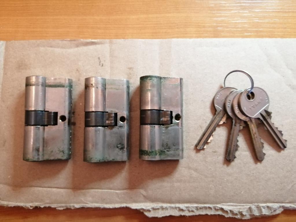D-07 Drie Cilinders 30/30, gelijksluitend., Doe-het-zelf en Verbouw, Hang- en Sluitwerk, Gebruikt, Slot, Overige materialen, Ophalen of Verzenden
