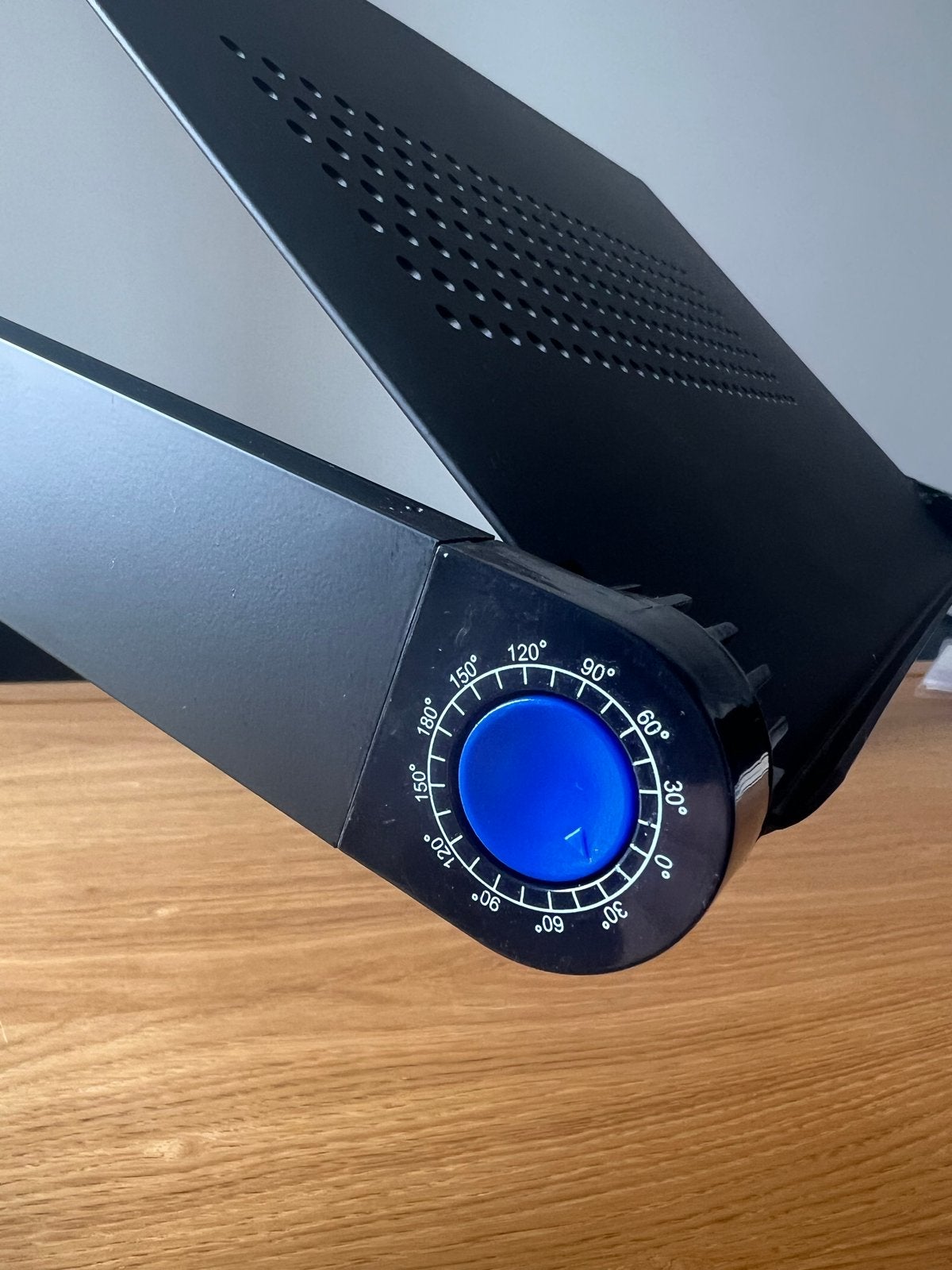 Verstelbare Laptopstandaard - Ergonomisch en Draagbaar, Computers en Software, Laptopstandaarden, Ophalen, Zo goed als nieuw, In diepte verstelbaar