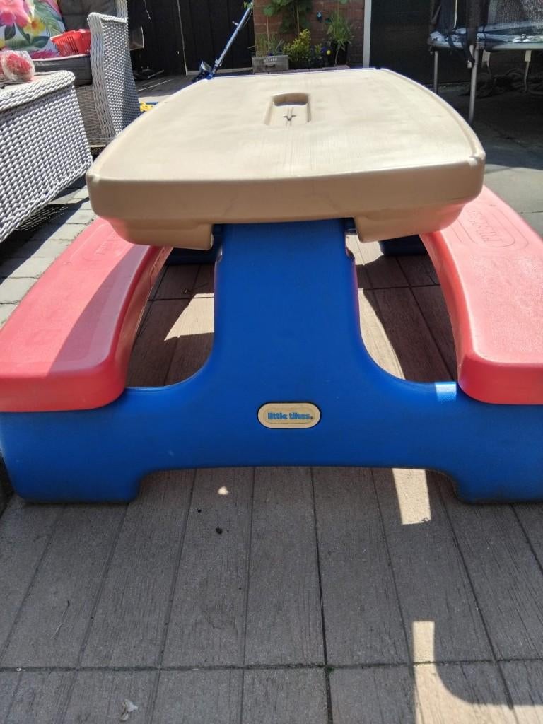 KINDER PICKNICK TAFEL ( MERK LITTEL TIKES), Ophalen, Overige materialen, Zo goed als nieuw, Rechthoekig