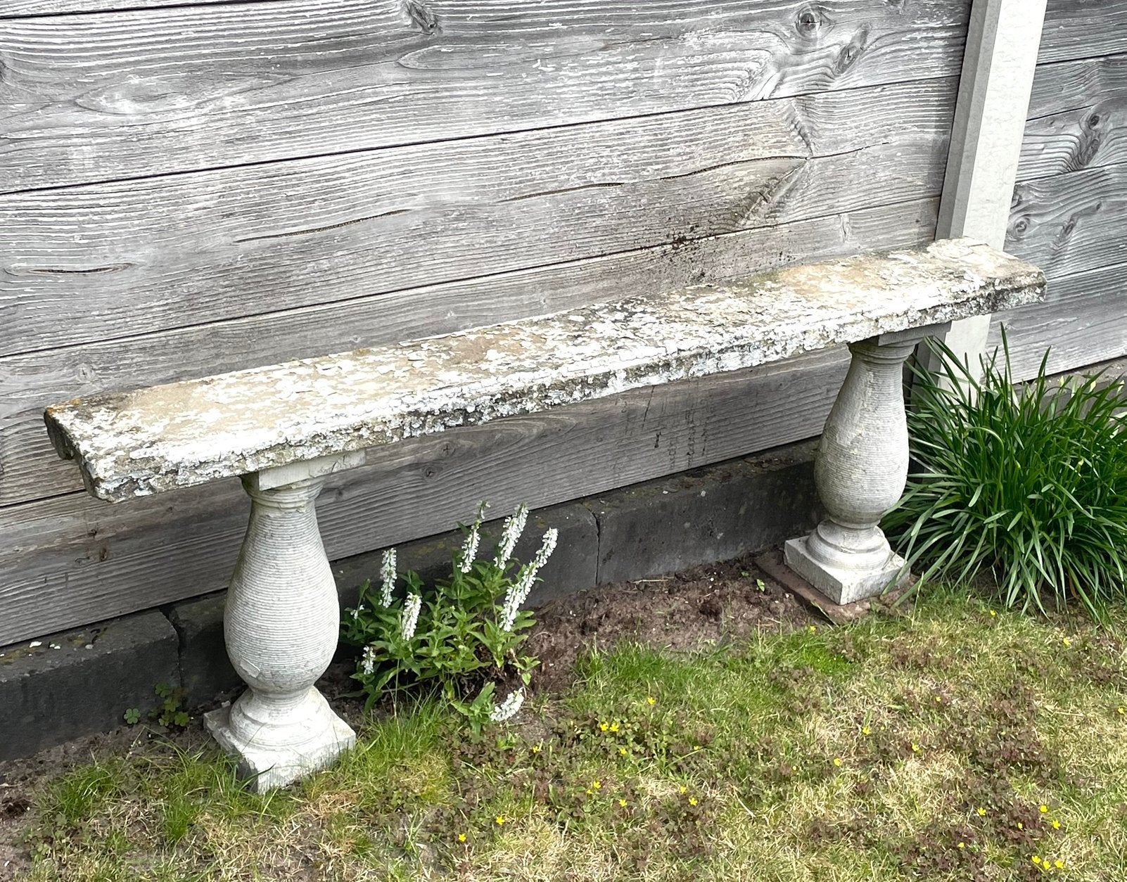 Oude betonnen pilaren met legger beton 3 delig, Ophalen
