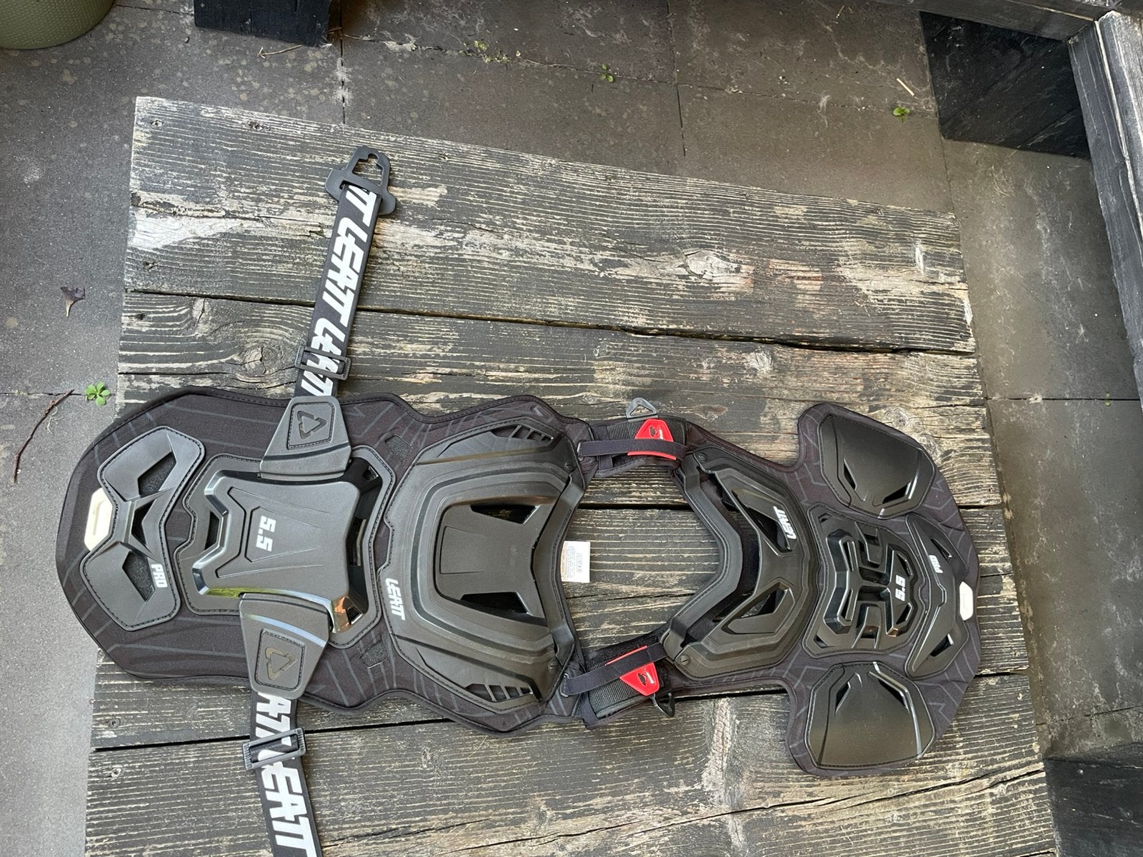 Leatt bodyprotector 5.5, Ophalen of Verzenden, Tweedehands, Offroadhelm, Overige merken
