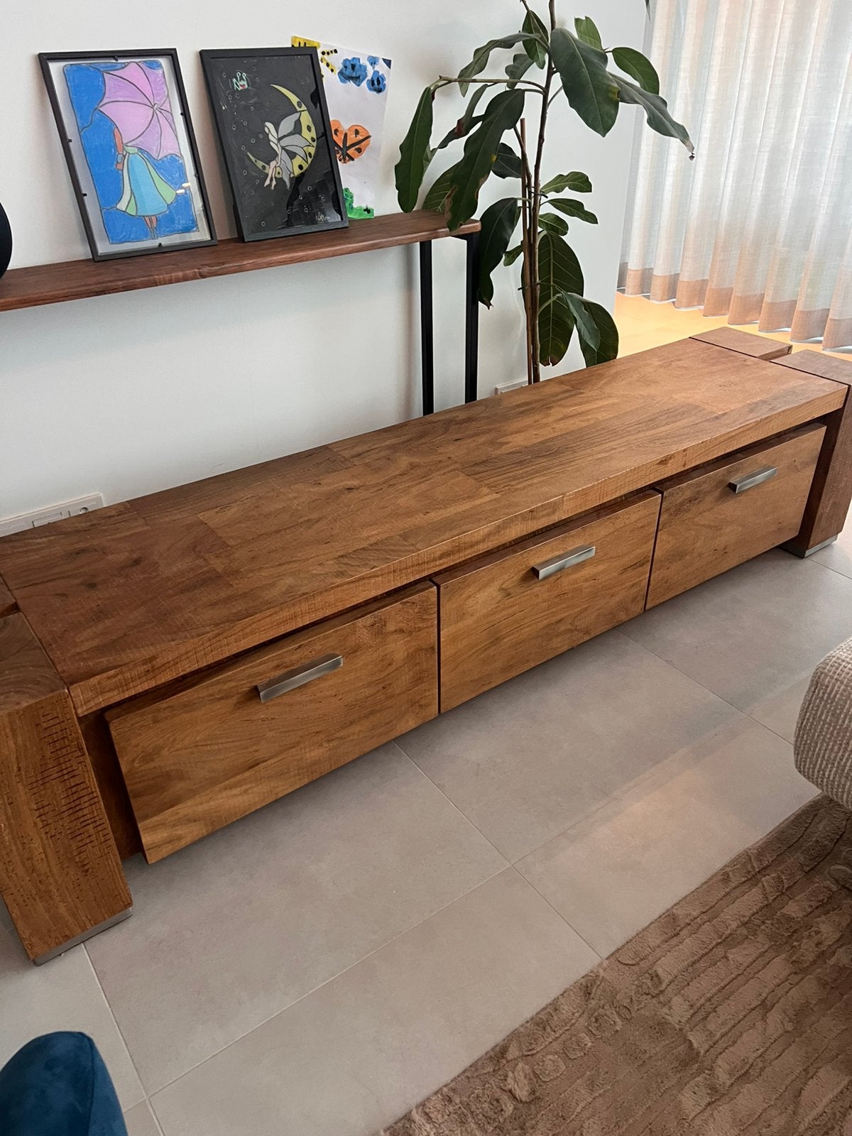 Massief houten tv meubel, Ophalen, 150 tot 200 cm, Minder dan 100 cm, 25 tot 50 cm