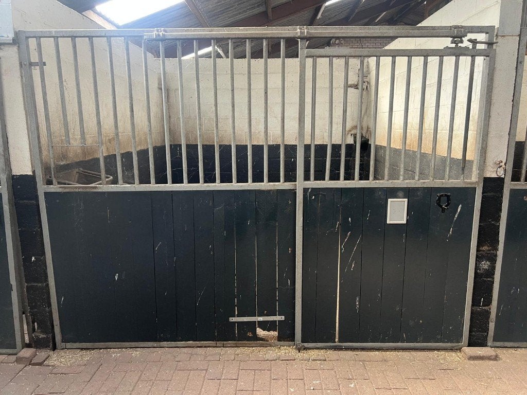 Diverse maten paardenboxen aangeboden, Stalling