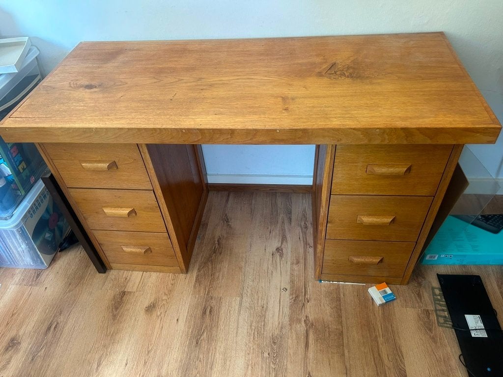 Massief houten bureau met lades – degelijk en ruim, Huis en Inrichting, Bureaus, Ophalen, Overige typen, Gebruikt, 120 cm
