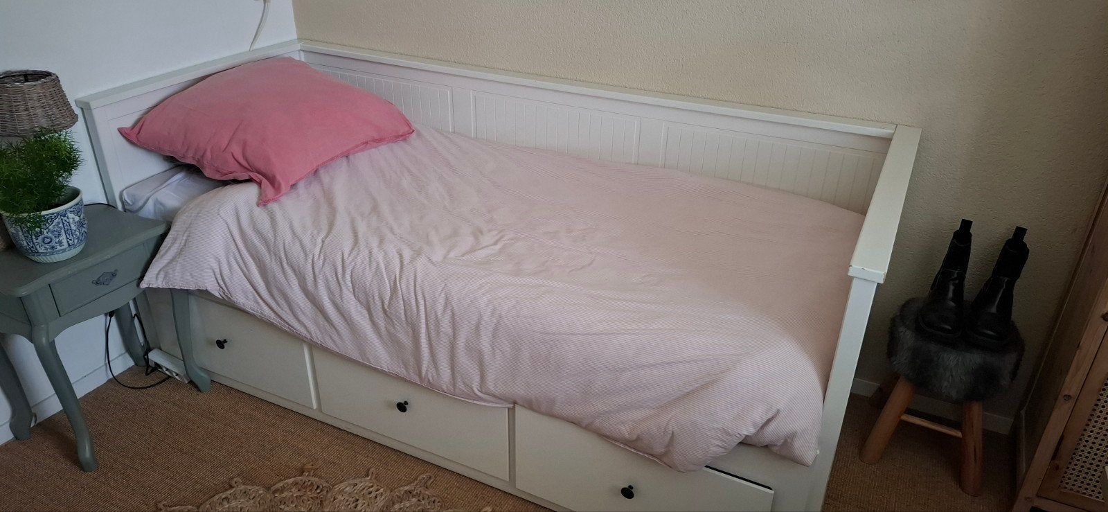 Hemmes bedbank Ikea, ideaal logeerbed voor 1 tot 2 personen, Huis en Inrichting, Ophalen, Verstelbaar, 90 cm, Eenpersoons