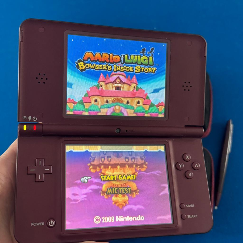 Nintendo DSi XL + Spel, Oplader, Pennetjes, Spelcomputers en Games, Spelcomputers | Nintendo DS, Dsi XL, Ophalen of Verzenden