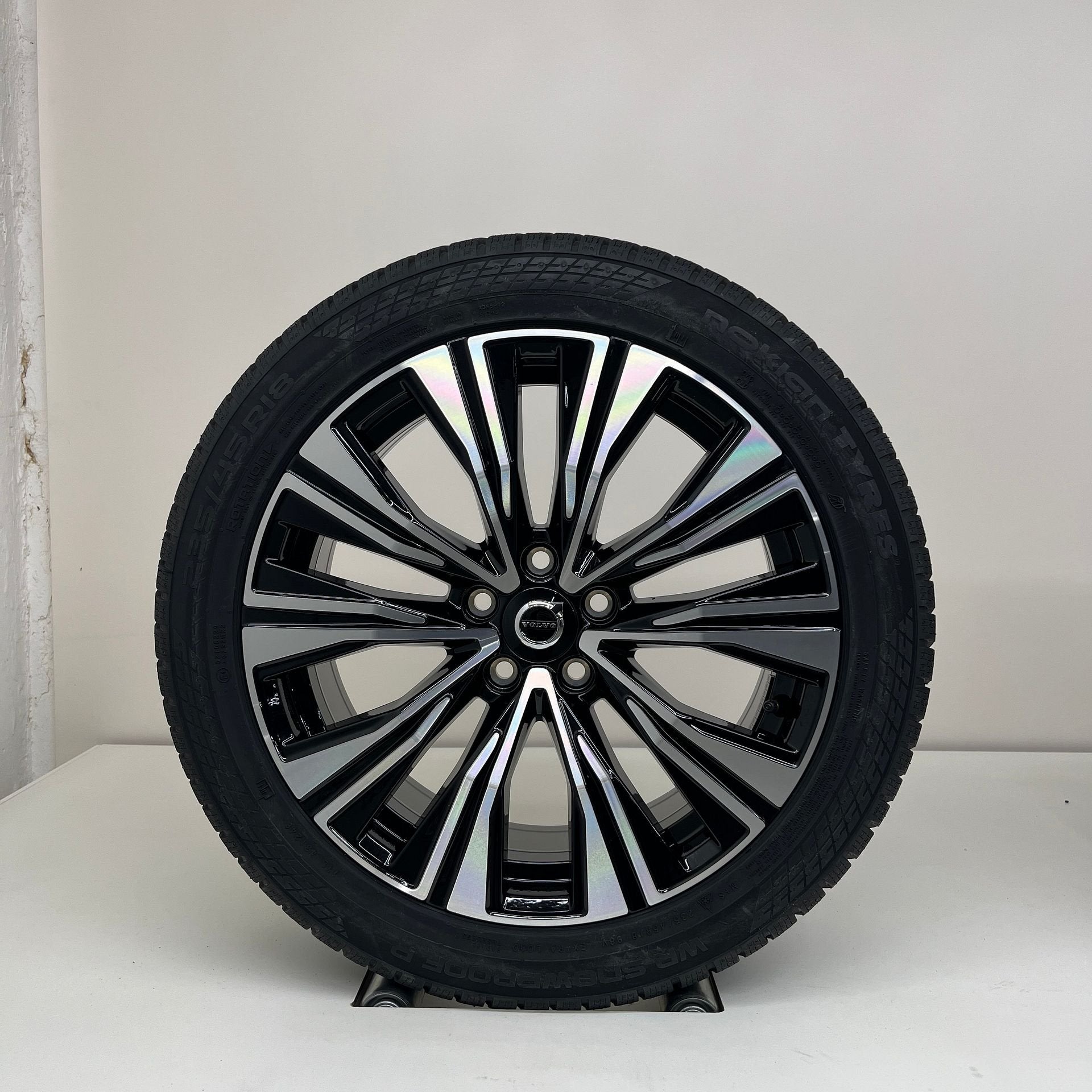Volvo V60 / S60 - 18 inch - winterbanden NIEUW, Auto-onderdelen, 18 inch, Banden en Velgen, Nieuw, 235 mm