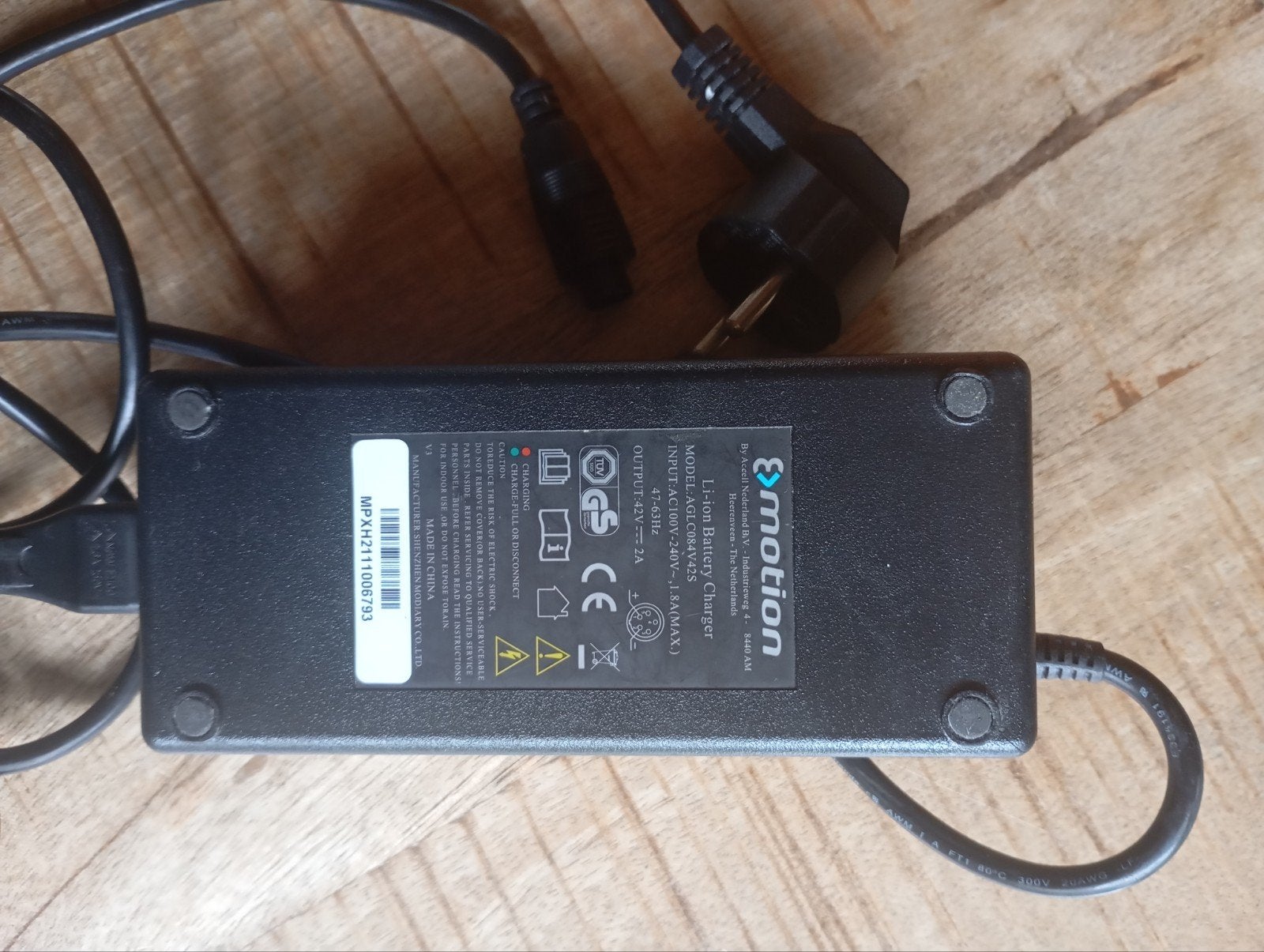 E-motion Li-ion Acculader 42V 2A voor E-bike, Gebruikt
