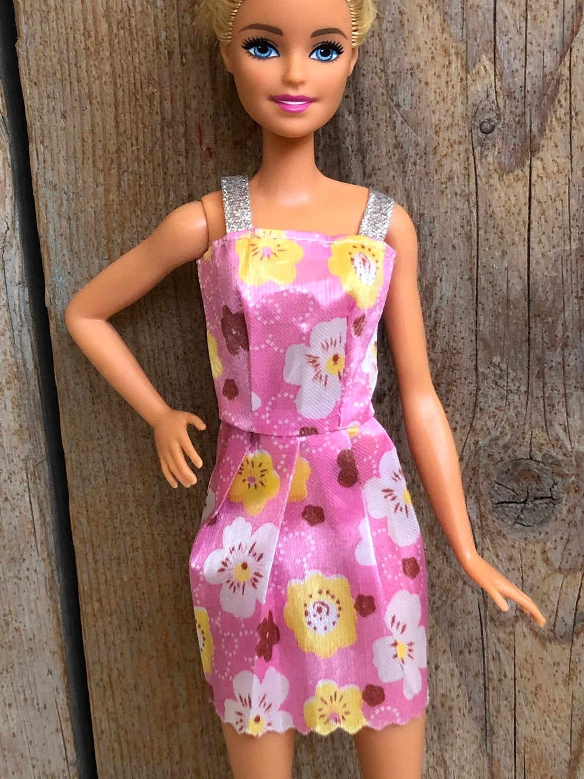 Roze geel jurk voor Barbie, Ophalen of Verzenden, Zo goed als nieuw, Barbie