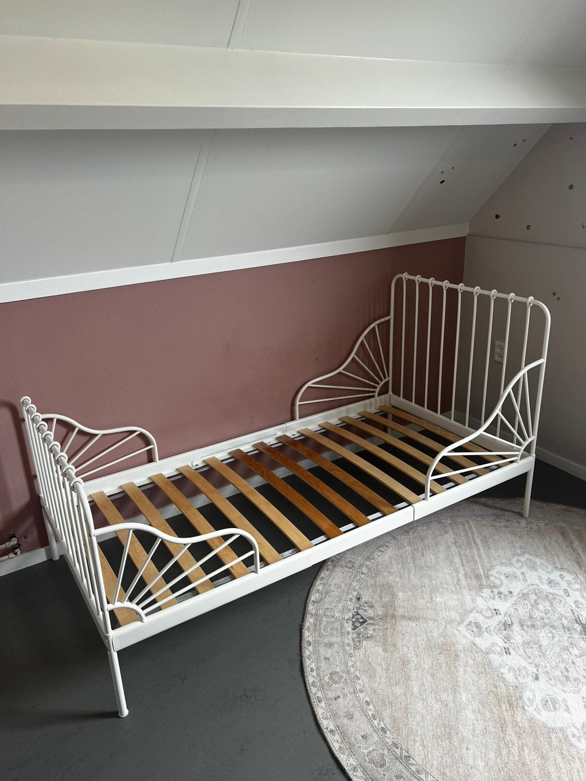 Super mooi meisjesbed van staal, wit, IKEA, Ophalen, Eenpersoons, Wit, 190 cm of minder
