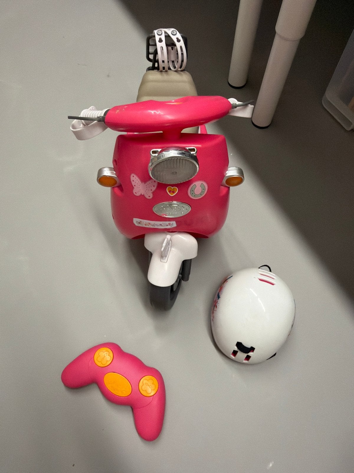 Baby born scooter met helm, Ophalen of Verzenden, Zo goed als nieuw, Babypop