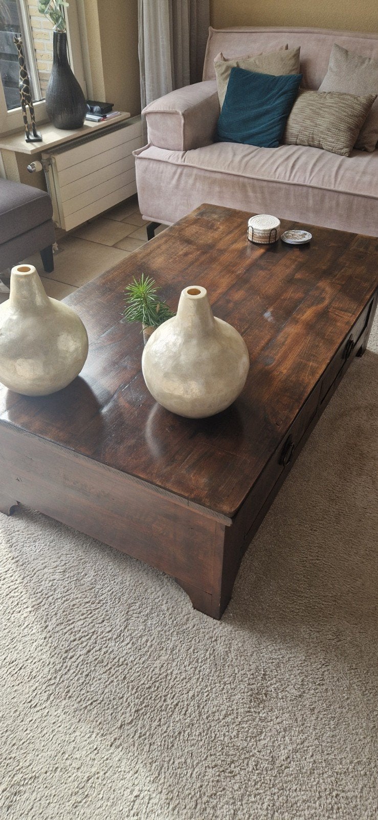 Robuuste houten salontafel met lades, 50 – 75, Gebruikt, Rustiek, Ophalen of Verzenden