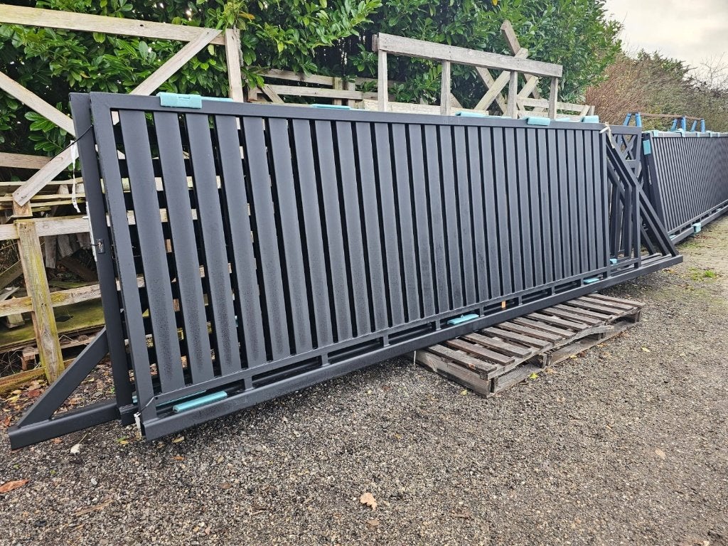 Moderne schuifpoort 'Cairns' in 4 / 5 en 6 meter doorgang!, Met poort, Nieuw, IJzer, Spijlenhekwerk
